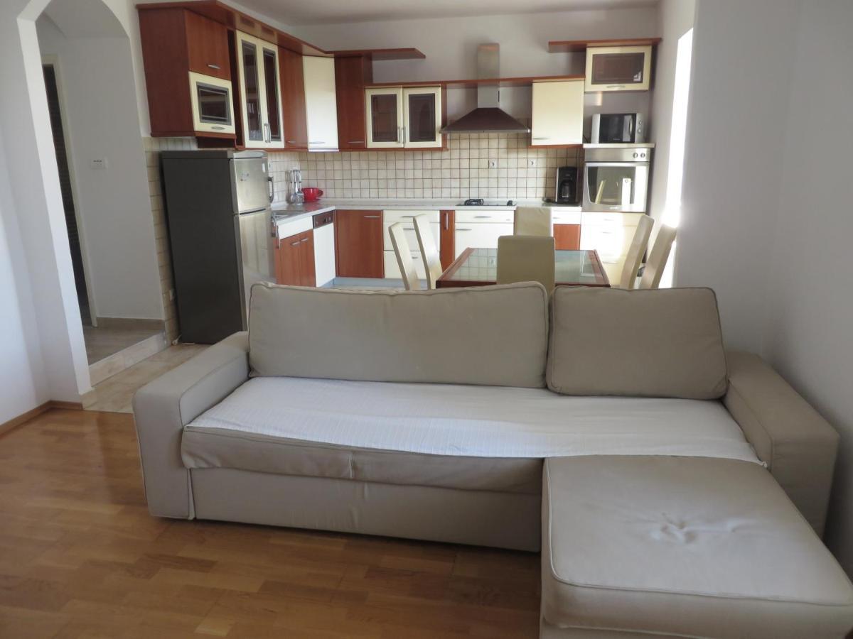 Apartments Tonka Pakostane Luaran gambar
