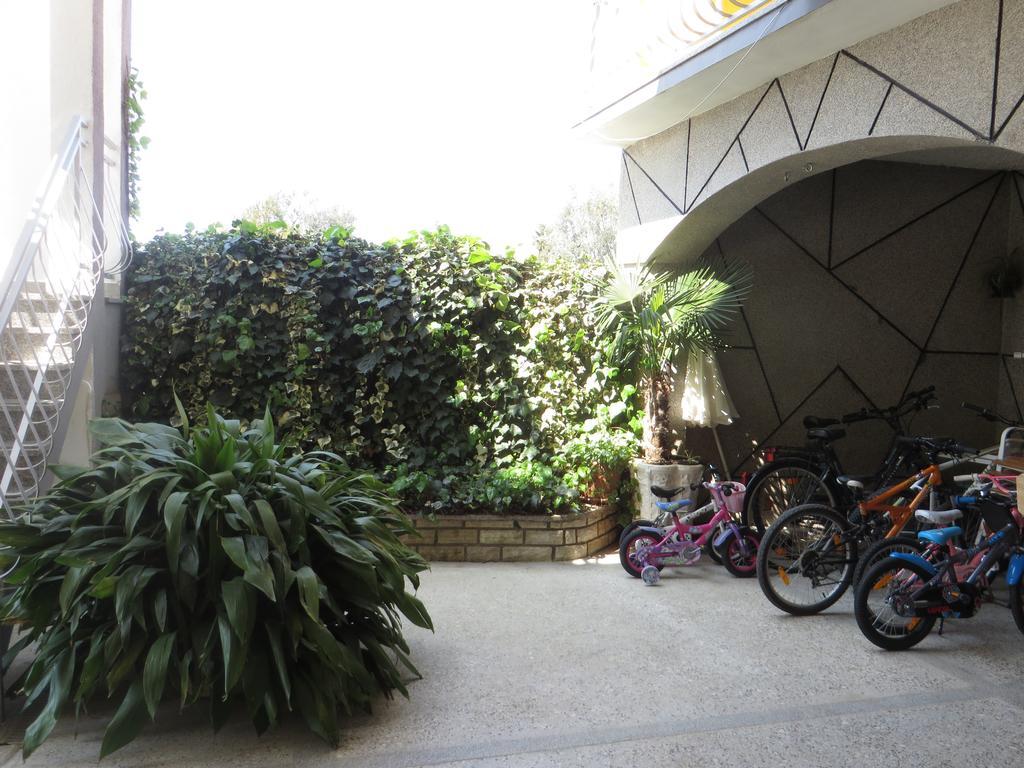 Apartments Tonka Pakostane Luaran gambar