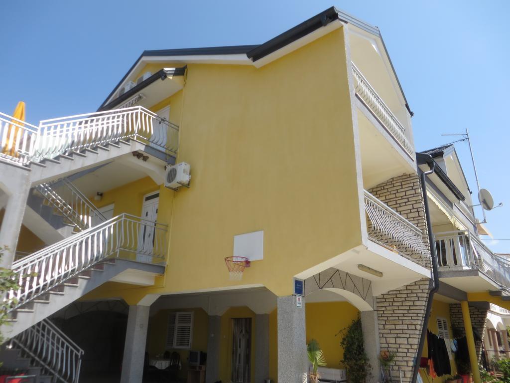 Apartments Tonka Pakostane Luaran gambar