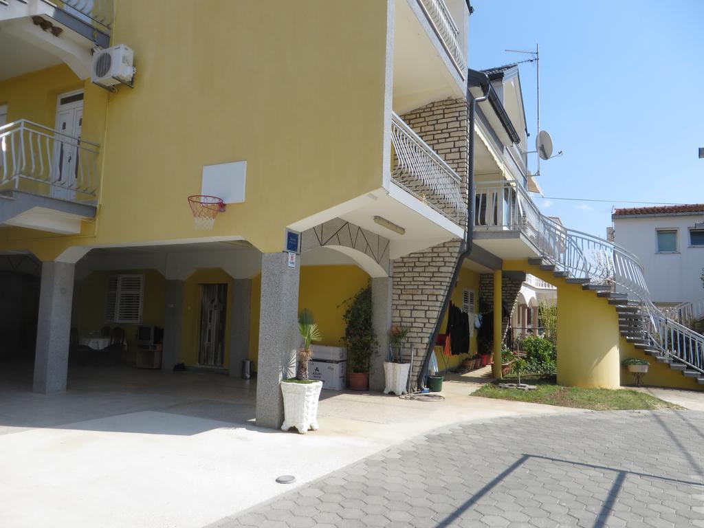 Apartments Tonka Pakostane Luaran gambar